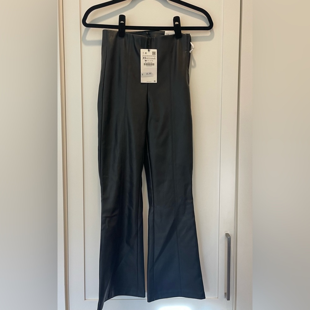 NWT ZARA Faux Leather Flared Pants - Leggings XS - Black with Side Zipper